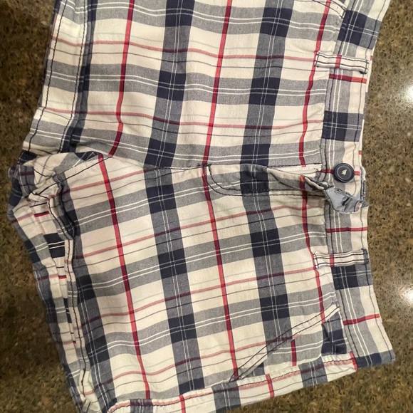 Banana Republic Bundle of 3 shorts-like new size 4. - Picture 7 of 9